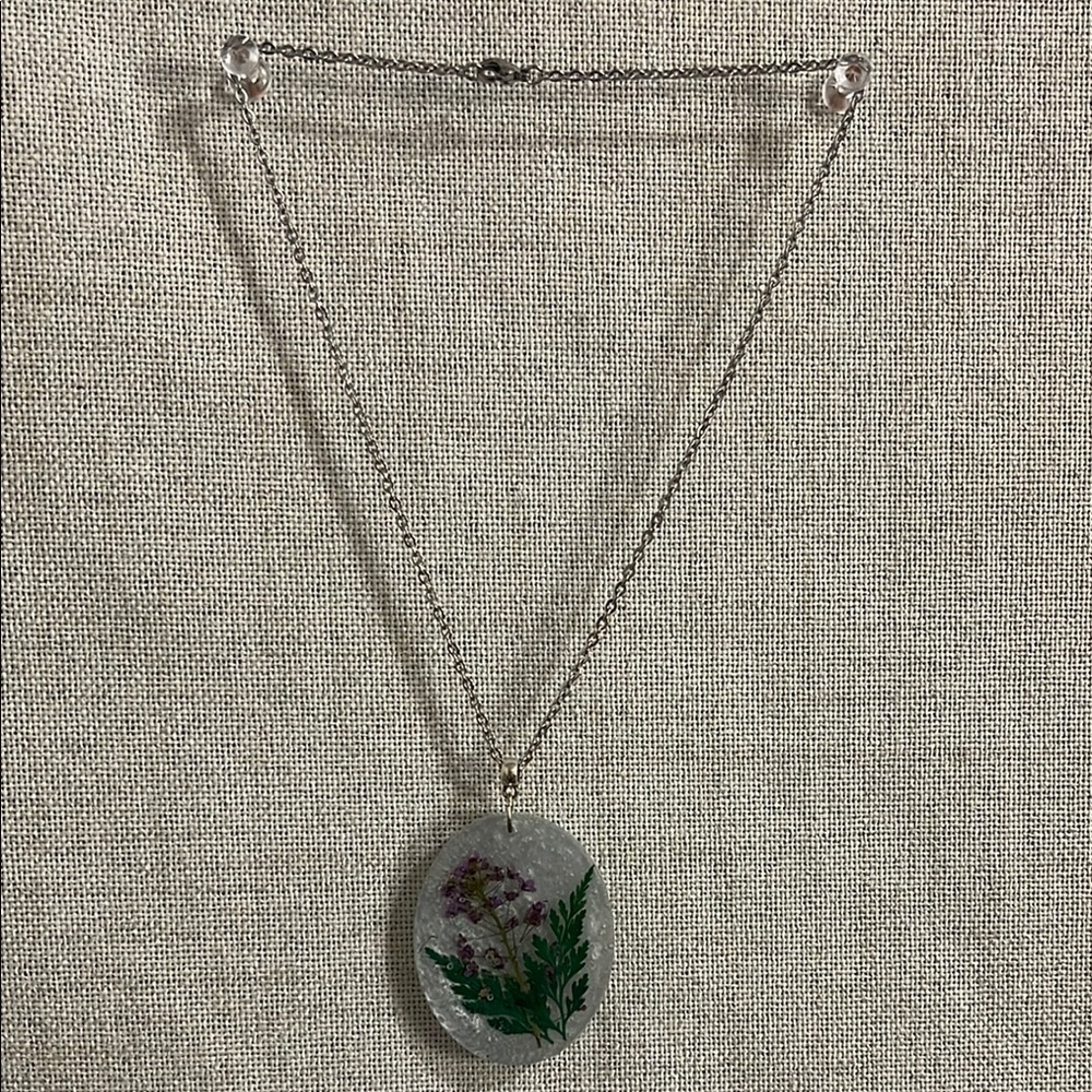 Elegant Floral Pendant Necklace